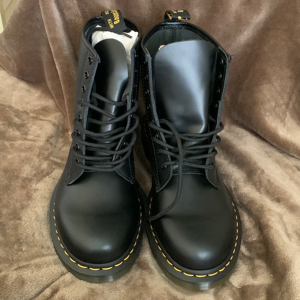 1460 SMOOTH LEATHER LACE UP BOOTS